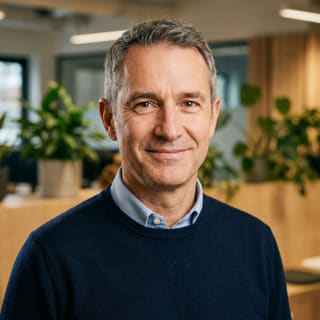 ภาพโปรไฟล์ของ James Mitchell ผู้ดำรงตำแหน่ง Chief Executive Officer ของ ทวีเรือง